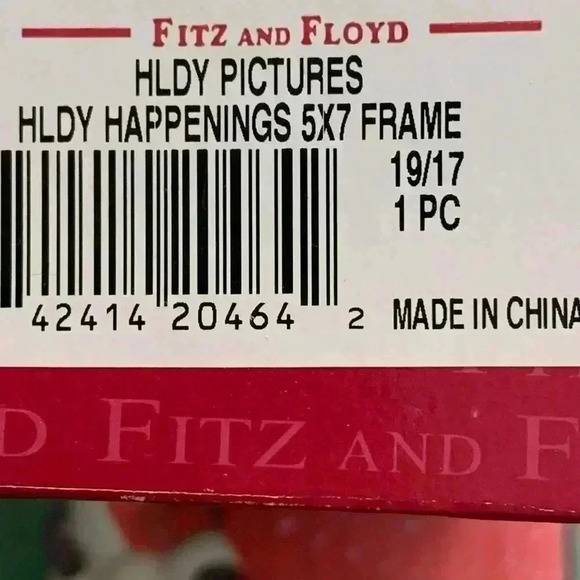 Fritz & Floyd Collectable Holiday Happenings Frame - Picture 5 of 7